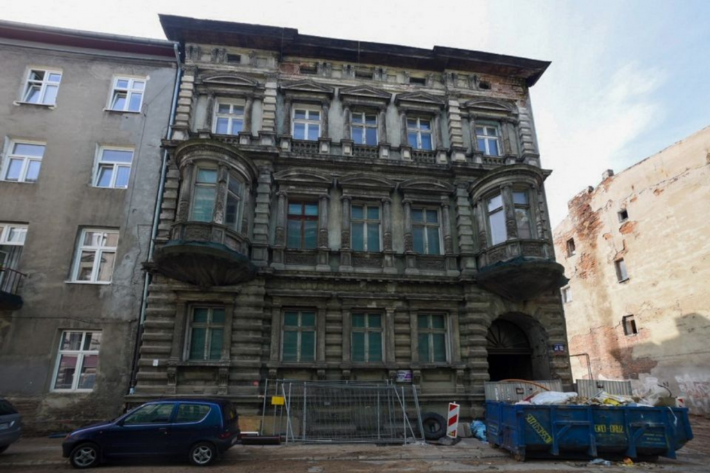 Remont willi Hilarego Majewskiego – elewacja odkrywa kolejne zachwycające detale! [ZDJĘCIA] (fot. mat. prasowe) |wiadomości łódzkie|Łódź|TuŁódź