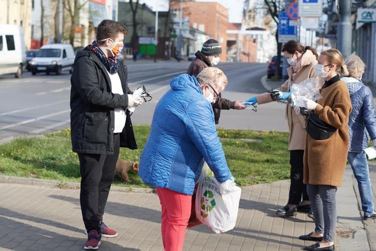 Bezpłatne maseczki ochronne w Łodzi. Gdzie je odebrać?  - Zdjęcie główne