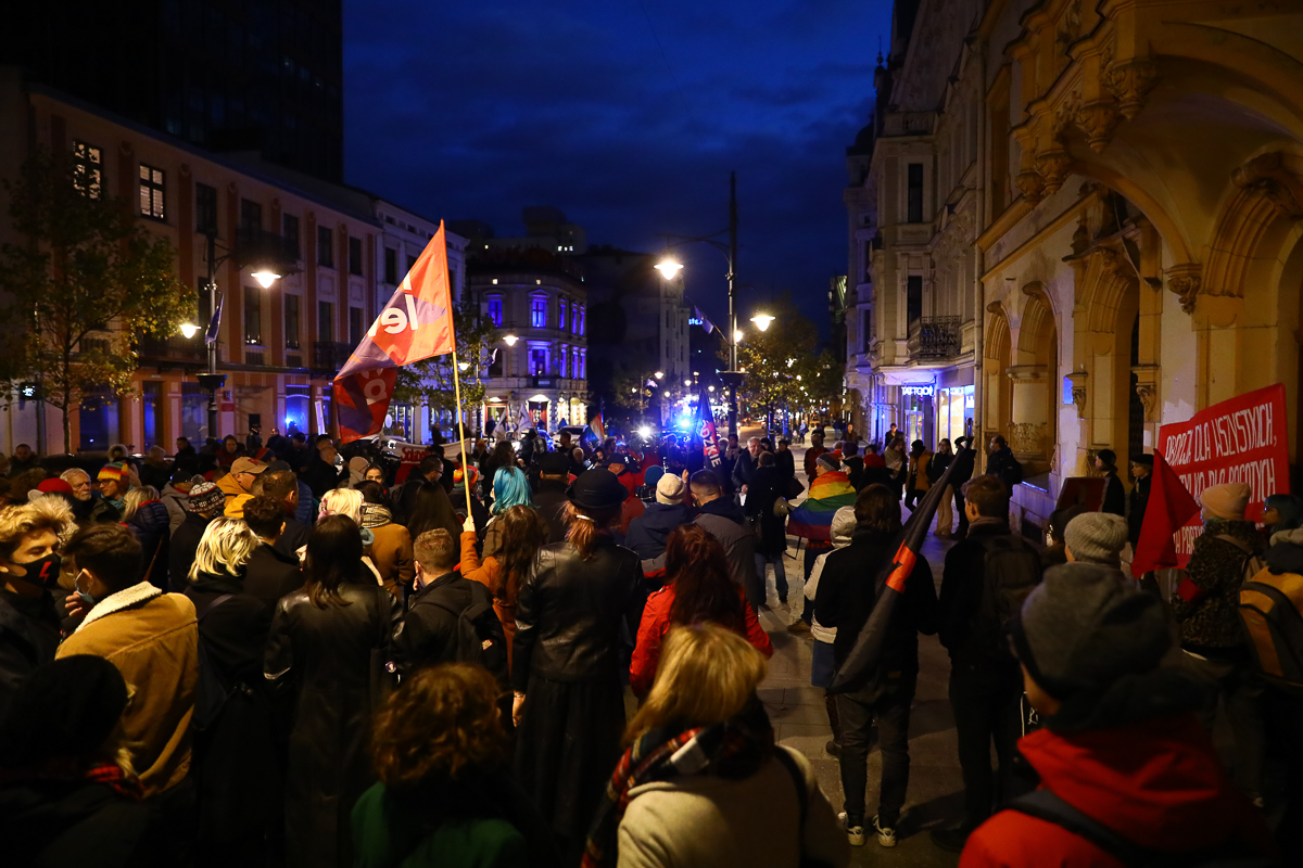 Pikieta pod siedzibą PiS na Piotrkowskiej w Łodzi