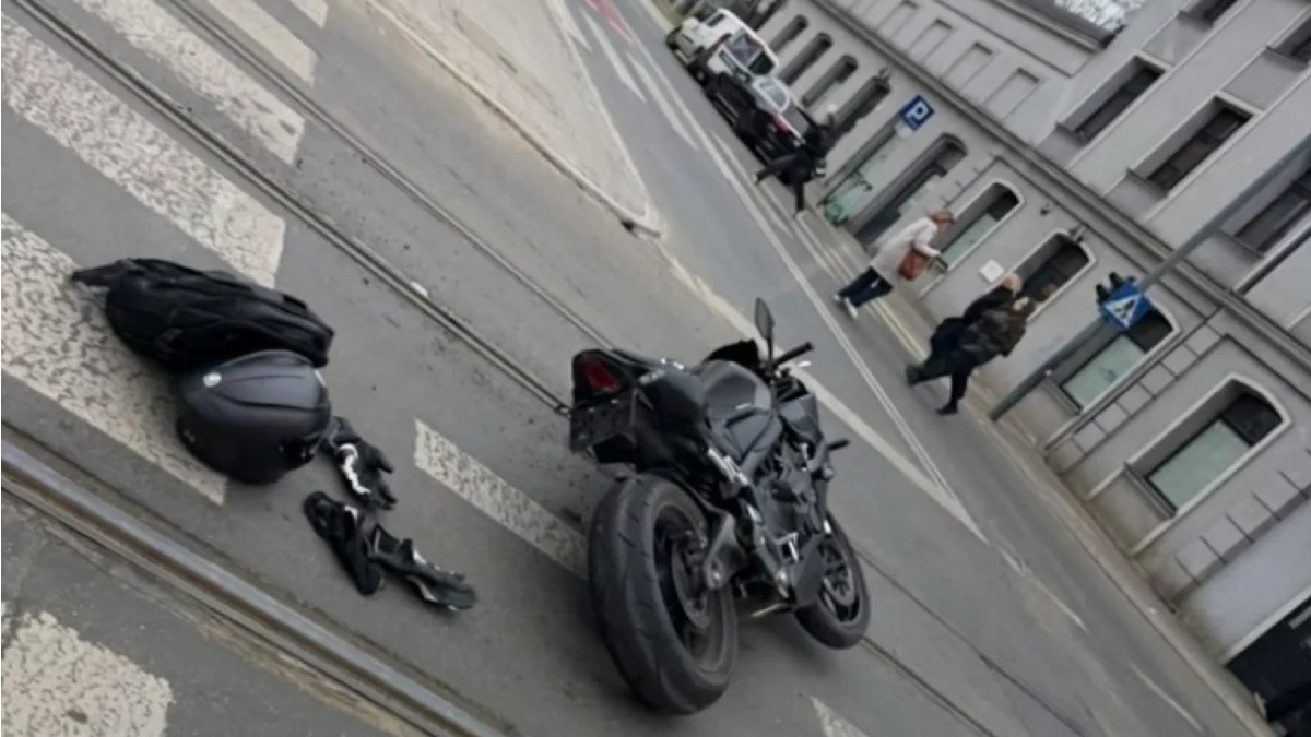 Groźny wypadek w centrum Łodzi. Motocyklista trafił do szpitala
