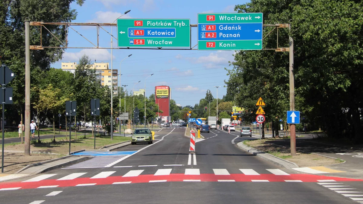 Zarząd Dróg i Transportu tłumaczy, jak się remontuje łódzkie drogi. W komentarzach salwy śmiechu - Zdjęcie główne