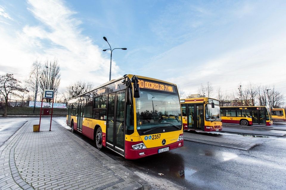 W stolicy płacą za spóźniony autobus. A w Łodzi?  - Zdjęcie główne