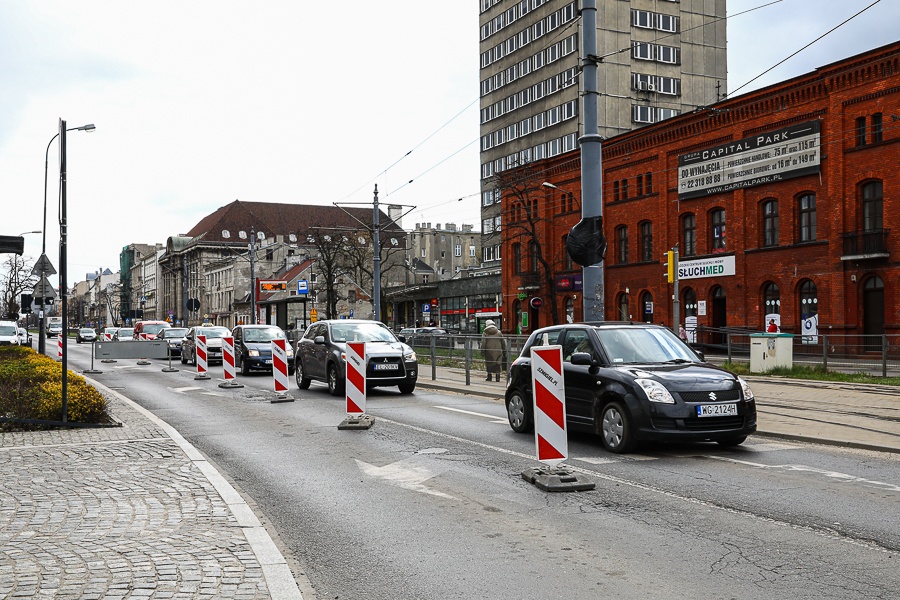 Łódzkie metro. Budowa stacji Łódź - Śródmieście. Zamknięte ulica Zielona i ulica Wólczańska w Łodzi (fot. Michał Pietrzak - TuŁódź.pl)