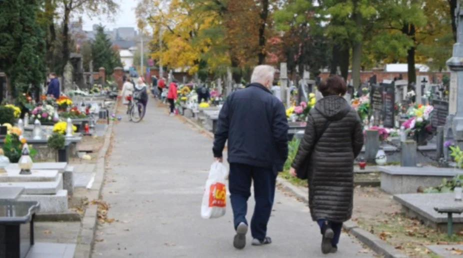 Brzezinianie pozywają łódzką kurię. Czy uda się zmienić ustawę o pochówkach? - Zdjęcie główne