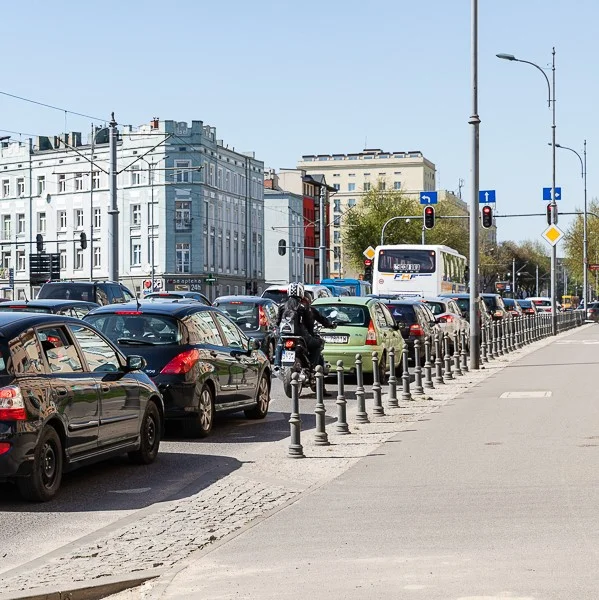 Potężne korki w okolicach Manufaktury. Zachodnia korkuje się na odcinku Legionów-Lutomierska  [09.02.2022]  - Zdjęcie główne