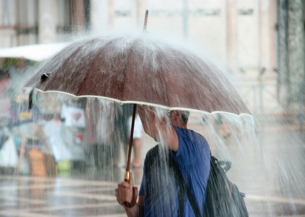 Pogoda Łódź. Uwaga na silny deszcz z burzami. IMGW wydał ostrzeżenie meteorologiczne - Zdjęcie główne