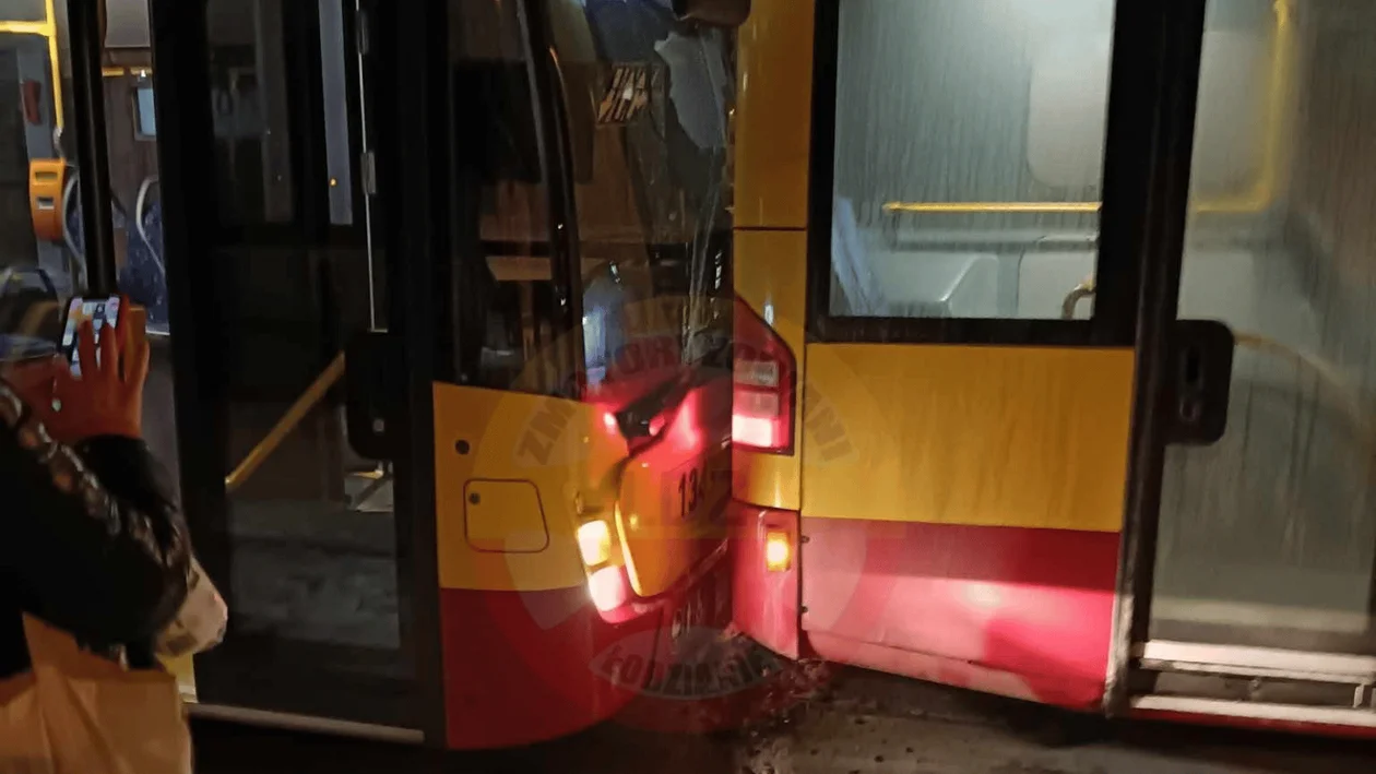 Fatalne warunki na drogach po burzy śnieżnej, która przeszła przez Łódź. Na al. Śmigłego-Rydza autobus MPK Łódź wpadł w poślizg [ZDJĘCIE] - Zdjęcie główne