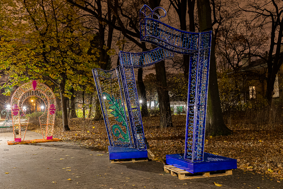 Park Źródliska w Łodzi nocą