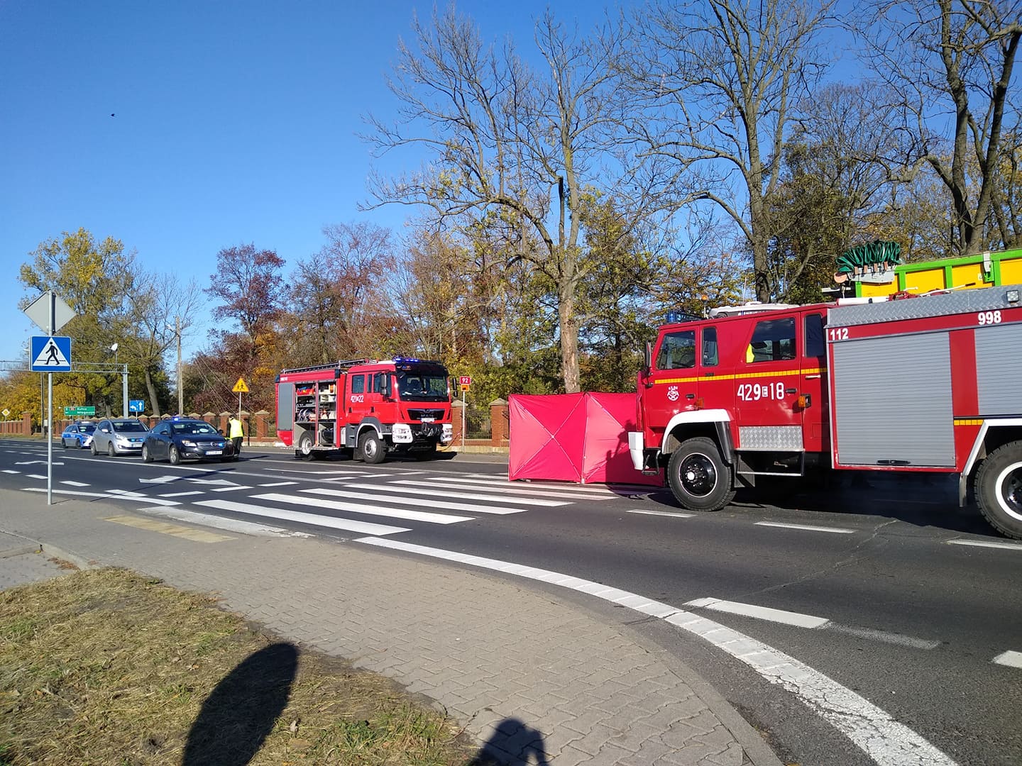 Śmiertelny wypadek pod Kutnem. Osobówka zderzyła się z ciągnikiem 