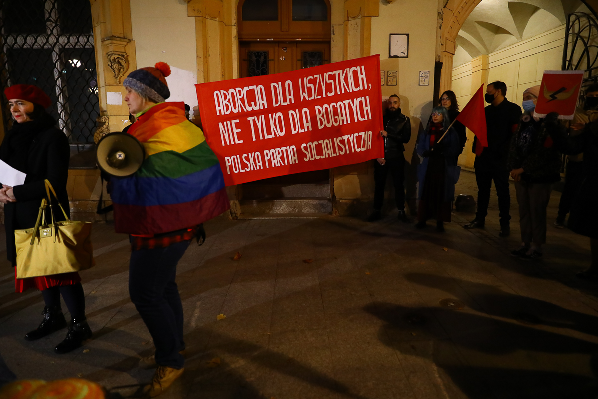 Pikieta pod siedzibą PiS na Piotrkowskiej w Łodzi