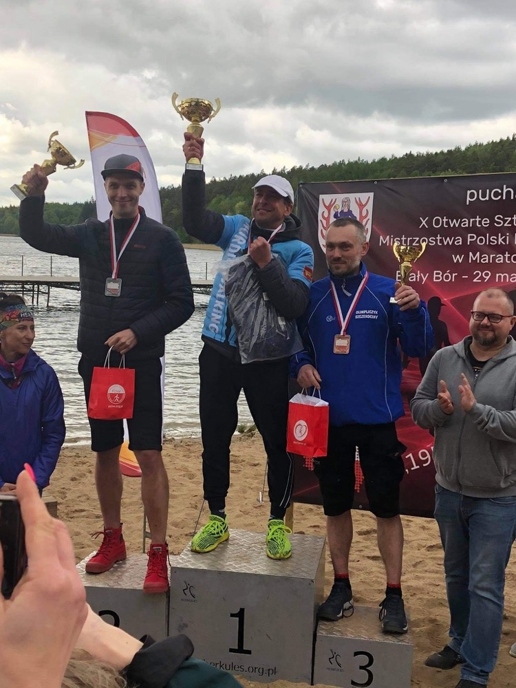 Łodzianin mistrzem Polski w Maratonie Nordic Walking. Krzysztof Czerski bezkonkurencyjny w Białym Borze! (Fot. mat. prasowe)