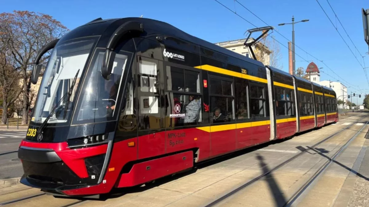 Zderzenie tramwajów na Retkini. Pasażerowie muszą liczyć się z utrudnieniami - Zdjęcie główne