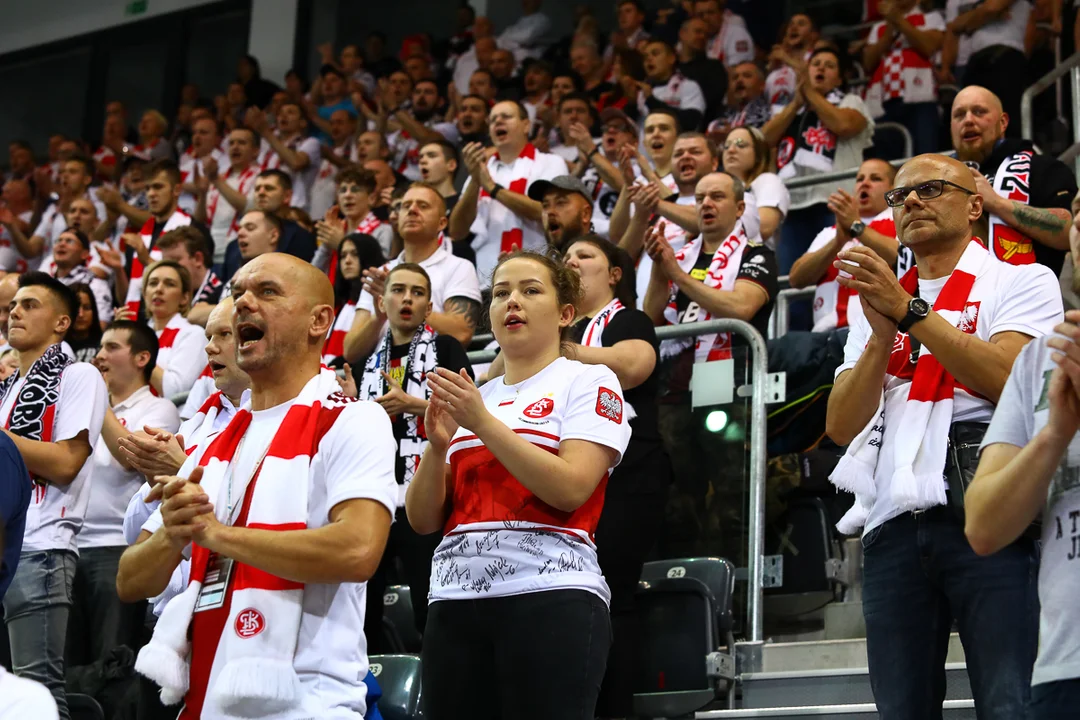 Gorąca atmosfera na trybunach w trakcie derbów Łodzi