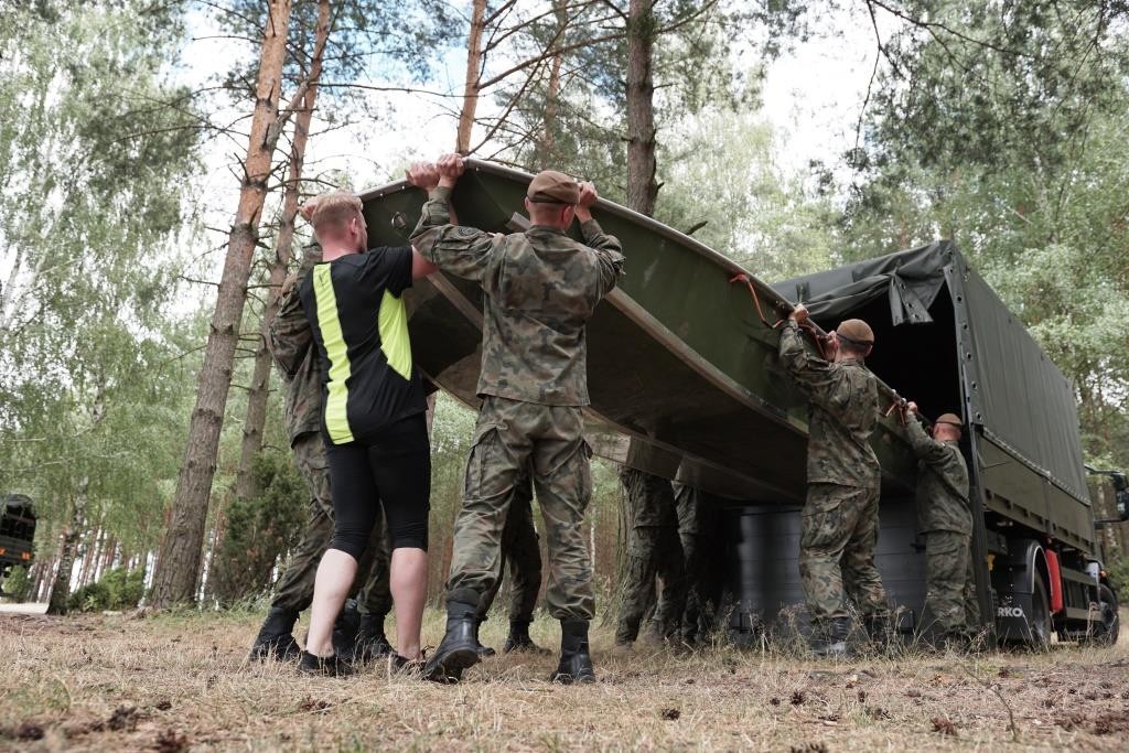 Niebieska taktyka terytorialsów nad Zalewem Sulejowskim [ZDJĘCIA] - Zdjęcie główne