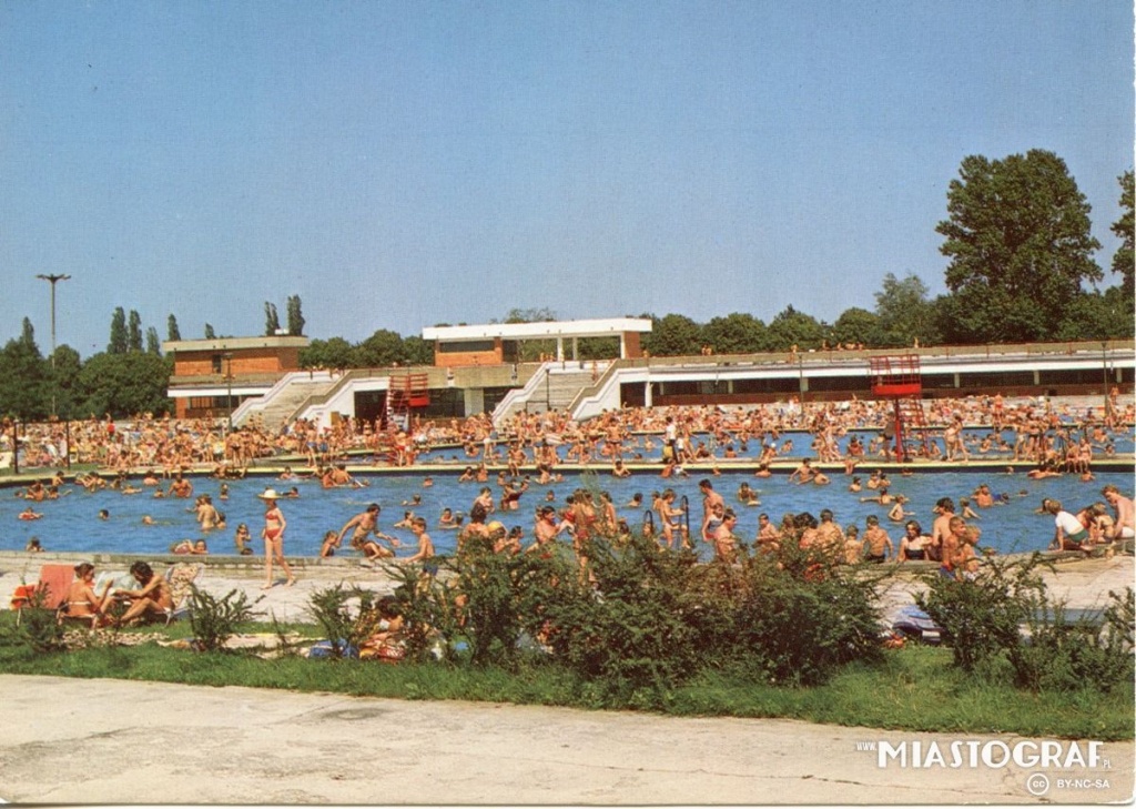 Aquapark Fala Łódź. Pamiętacie taką Falę? Jak zmieniała się przez lata? [zdjęcia]  - Zdjęcie główne