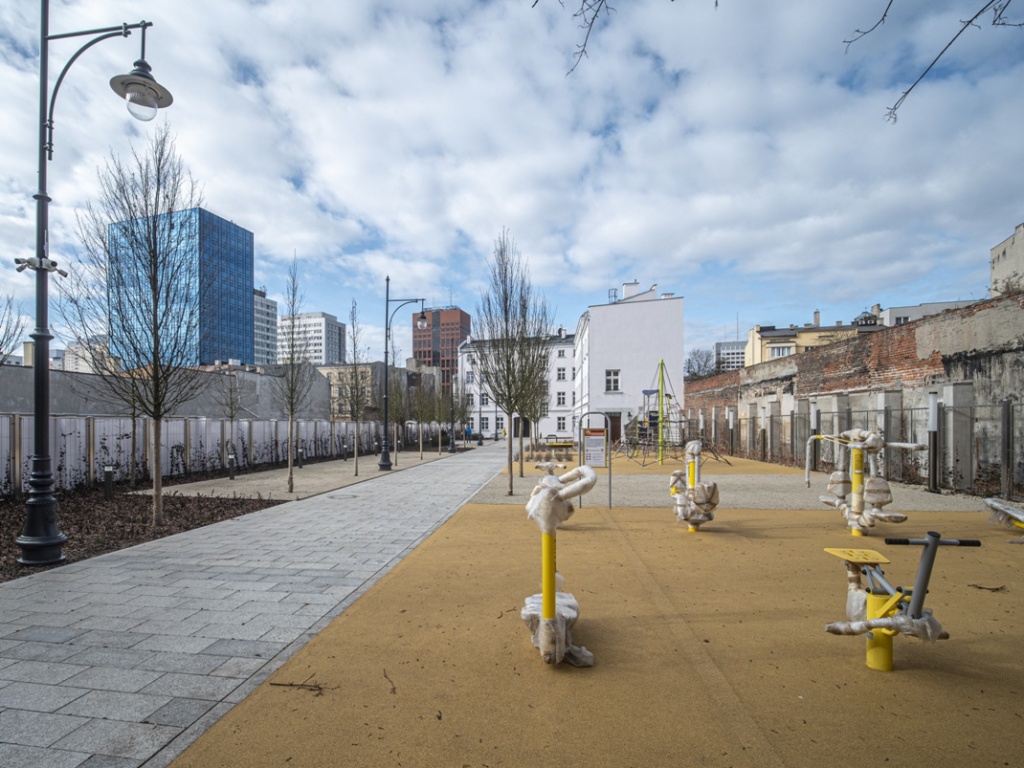 Dopiero po zakończeniu prac remontowych w pełni ujawniły się architektoniczne walory budynku przy Sienkiewicza 56 w Łodzi (fot. UMŁ) |wiadomości łódzkie|Łódź|TuŁódź