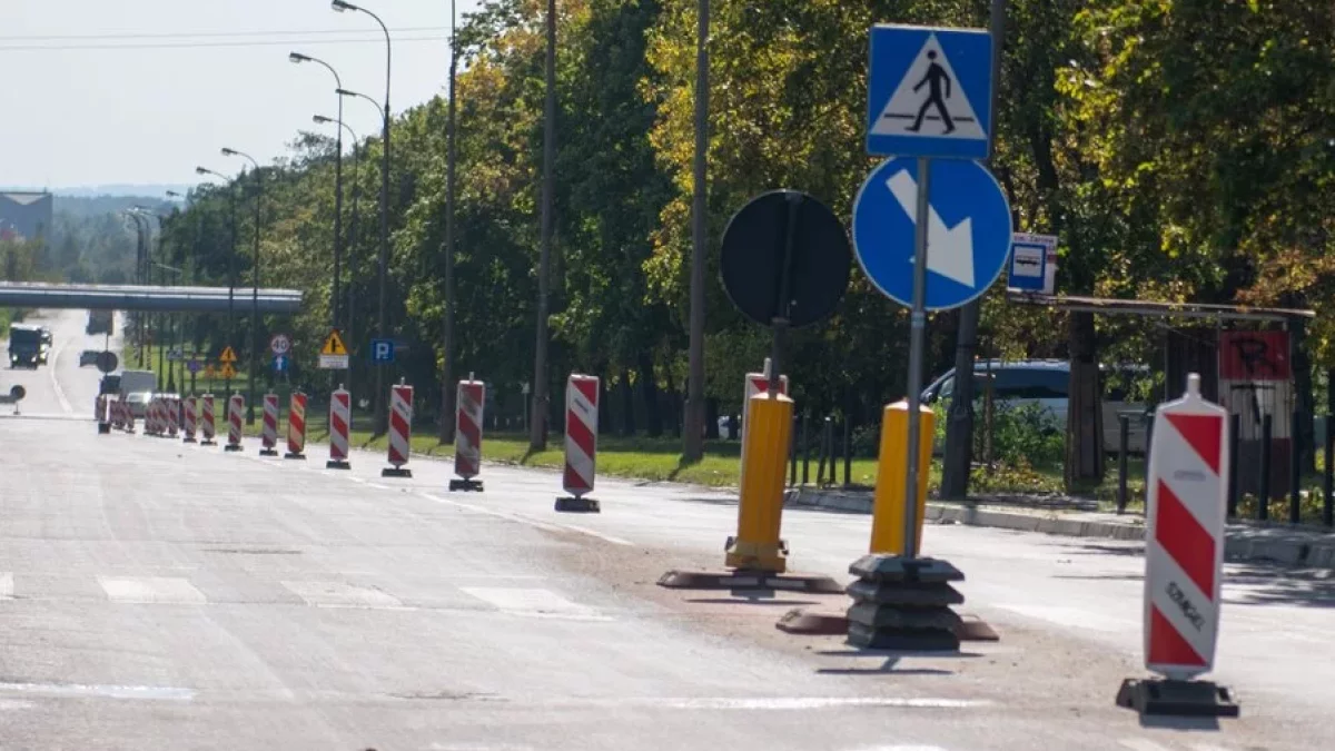 Remont ważnej ulicy na Zarzewie już trwa. Autobusy MPK Łódź muszą zmienić swoje trasy. Sprawdź szczegóły - Zdjęcie główne