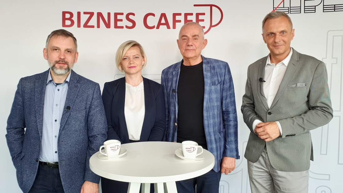 Zmiany w split payment, prognozy rozwoju gospodarczego i drzwi otwarte na… budowie. Biznes Caffe#15 [WIDEO] - Zdjęcie główne