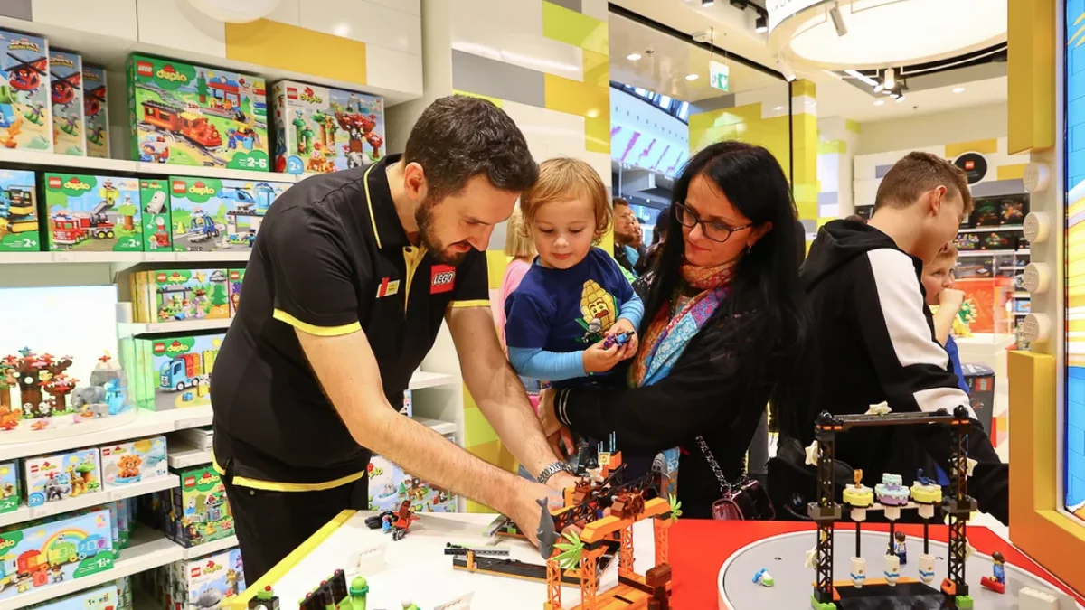 Łódź: Lego rozdaje klocki za darmo. Unikatowych zestawów nie da się później kupić - Zdjęcie główne