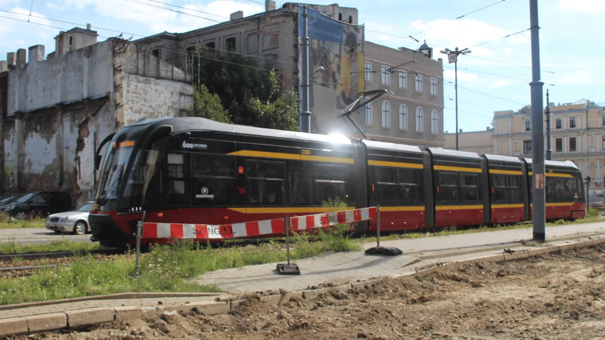 Remont torowiska na ulicy Pabianickiej w Łodzi. Sprawdź, od kiedy tramwaje powrócą na swoje linie - Zdjęcie główne