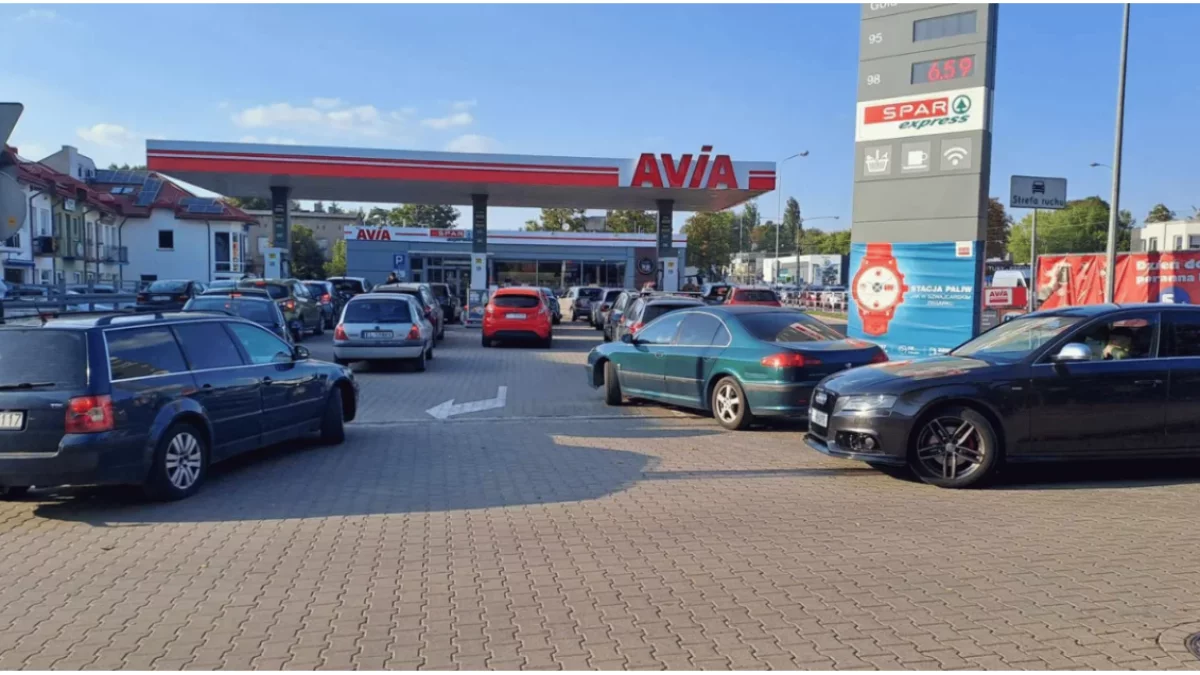 Premier ogłosił istotną decyzję. Dotyczy cen paliw