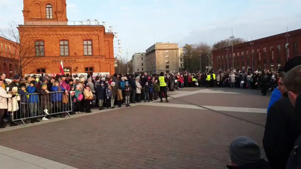 Zamieszanie w Manufakturze przy okazji przemarszu w Święto Niepodległości. Lakoniczny komentarz rzecznika UMŁ - Zdjęcie główne