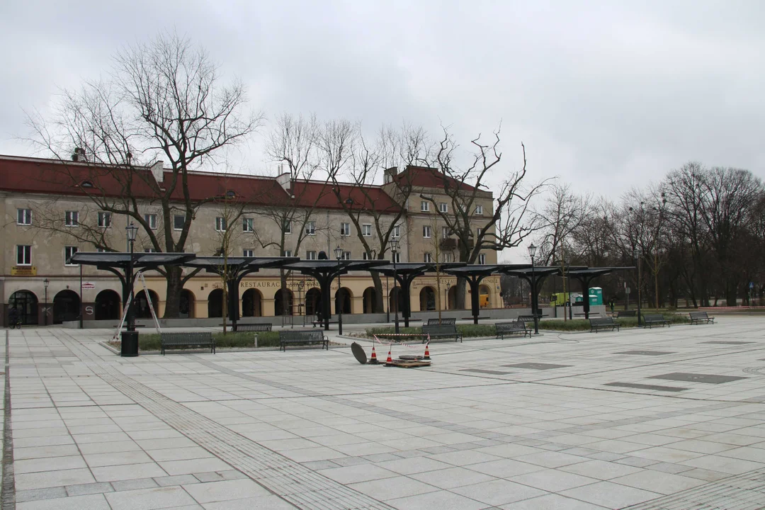 Stary Rynek bez ani jednego stojaka na rowery. W weekend świętowano zakończenie jego przebudowy [ZDJĘCIA] - Zdjęcie główne