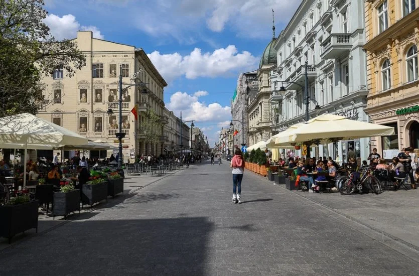 Uprawiali seks oralny na Piotrkowskiej. "W ogóle mnie to nie szokuje, już tyle widziałem takich scen w Łodzi" - Zdjęcie główne