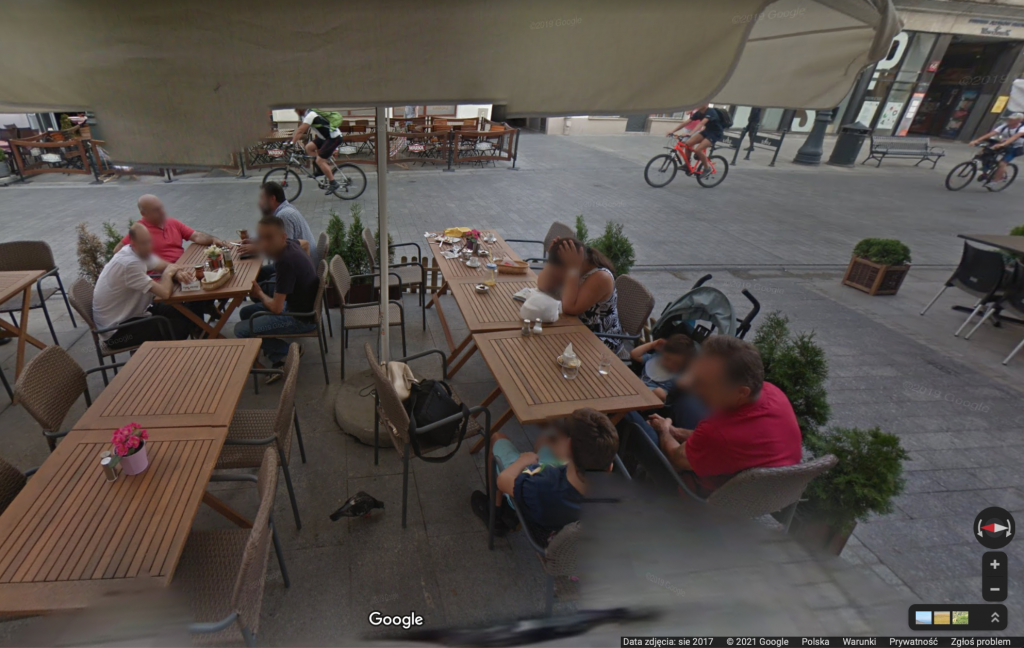 Wakacje na Piotrkowskiej w Łodzi przed pandemią! Kto odnajdzie się na zdjęciach w Google Street View? (fot. Google Street View)