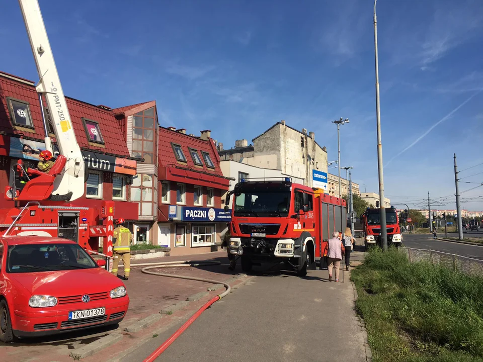 Pożar na Bałutach. Dym widać z odległości kilkuset metrów [zdjęcia] - Zdjęcie główne