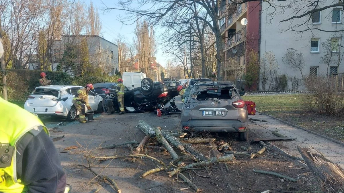Poranna demolka na Górnej w Łodzi. Pijany kierowca staranował cztery auta