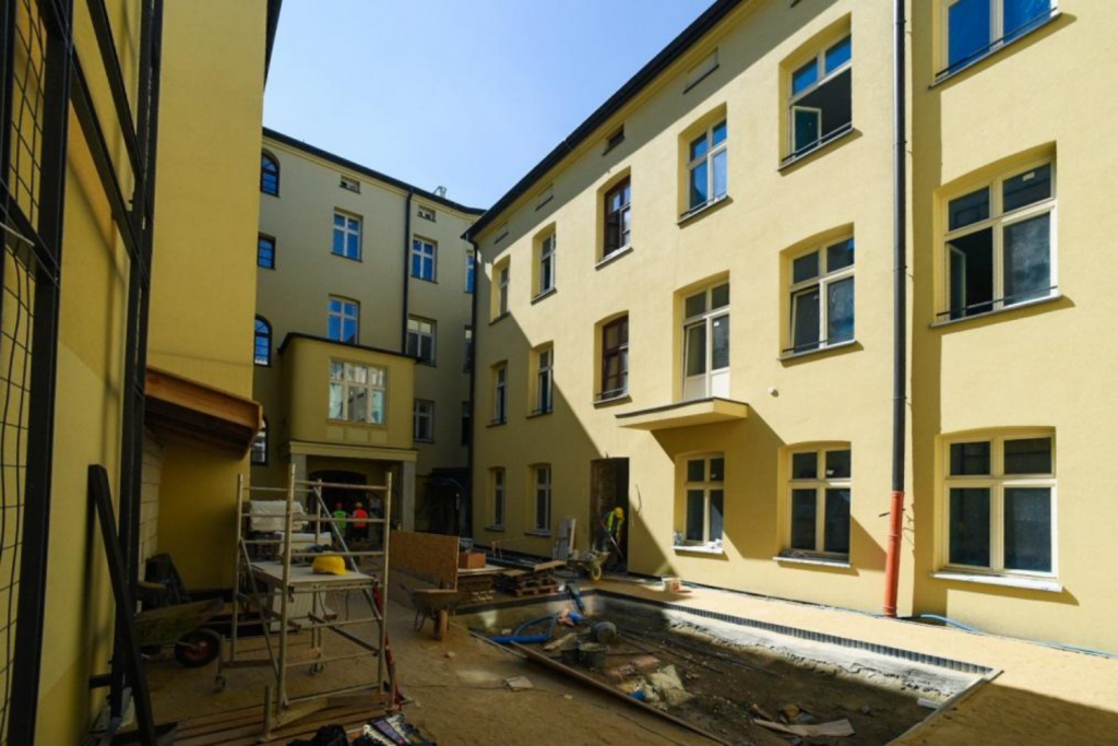 Odnowiona kolejna kamienica w śródmieściu – dobiega końca remont przy ul. Narutowicza 12 [ZOBACZ] (fot. mat. prasowe)|Wiadomości łódzkie|Łódź|TuŁódź