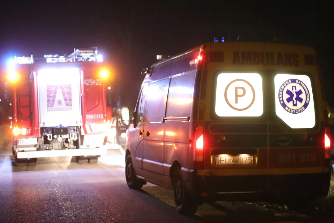 Wypadki na Fabrycznej i Kotoniarskiej w Łodzi, dwa auta zderzyły się też na autostradzie A2. Trudne warunki na drogach - Zdjęcie główne