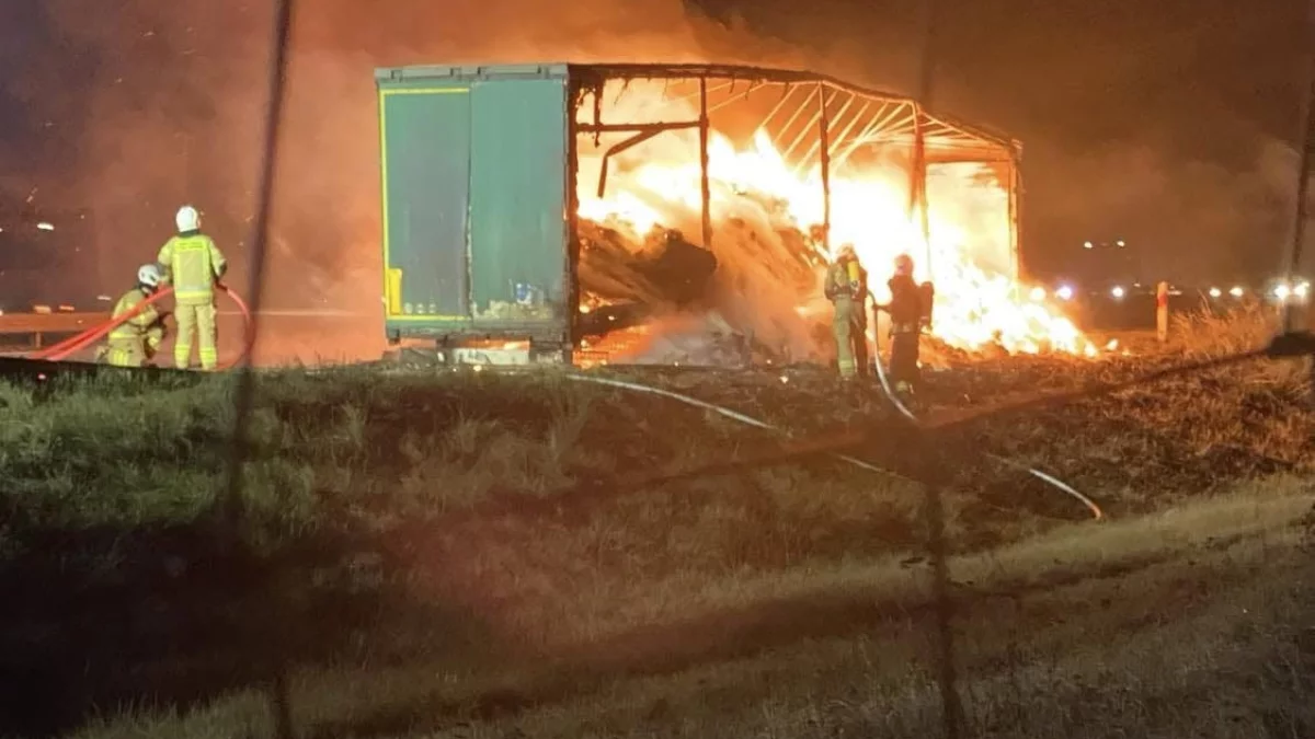 Pożar tira na autostradzie A1. Występują utrudnienia w ruchu [ZDJĘCIA] - Zdjęcie główne