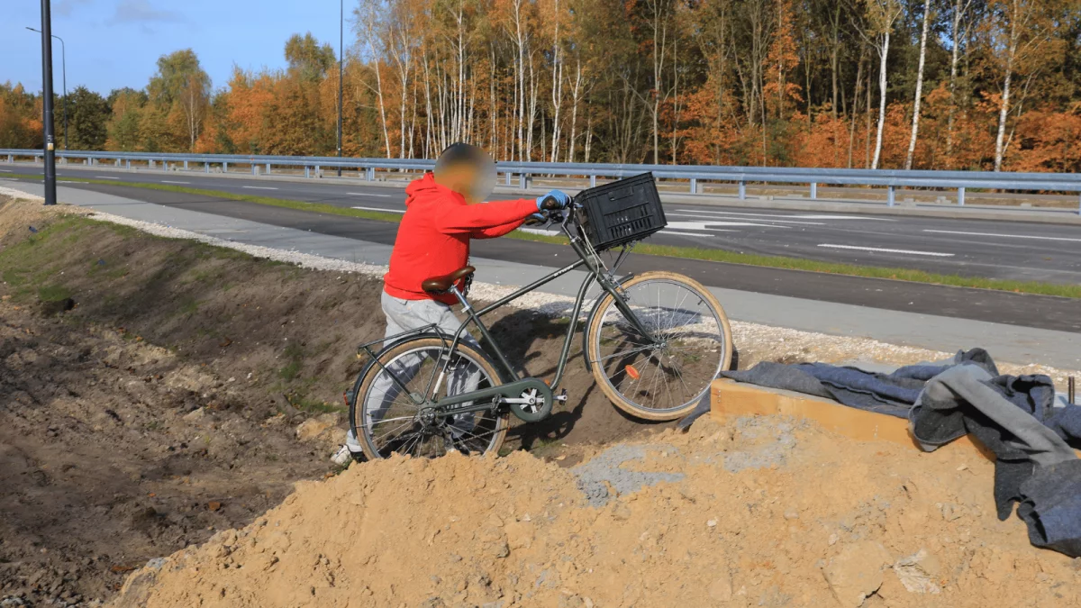 Rowerzyści chcą lepszego dostępu do łącznika z S14. Generalna Dyrekcja Dróg Krajowych i Autostrad zabiera głos - Zdjęcie główne