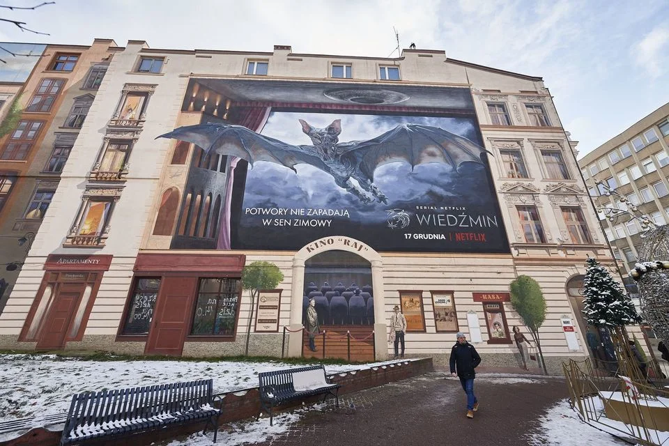 Przy ul. Piotrkowskiej powstał kolejny wiedźmiński mural. To już drugi, nawiązujący do postaci Geralta z Rivii