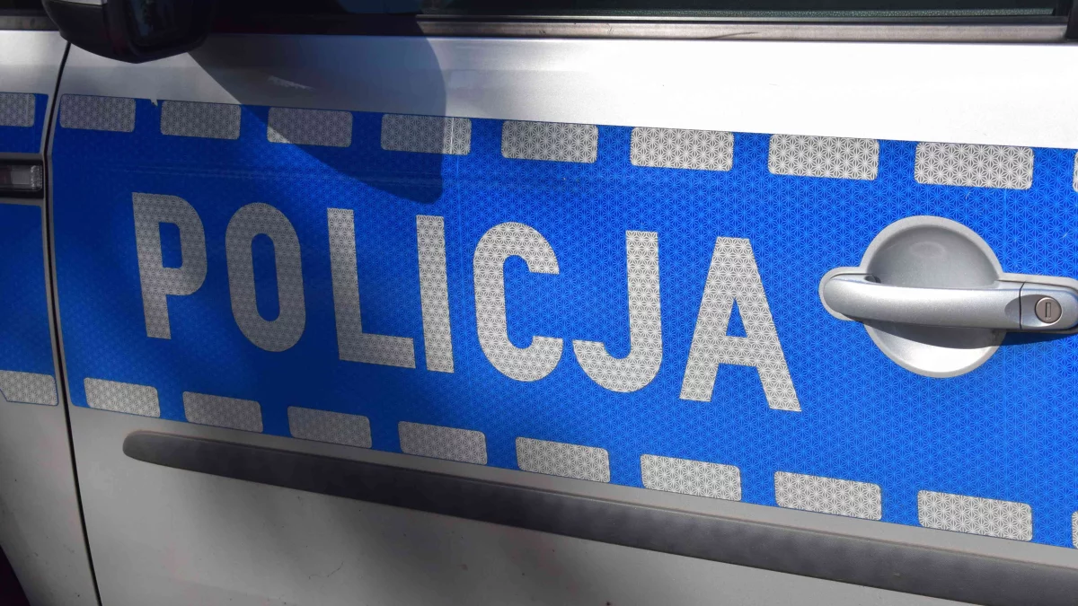 Groźny wypadek na drodze w woj. łódzkim. Dwie osoby są ranne!