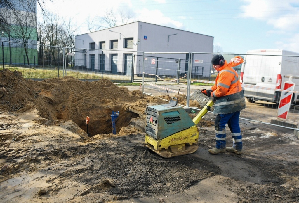 Trwa istotny dla mieszkańców Karolewa remont [ZDJĘCIA] - Zdjęcie główne