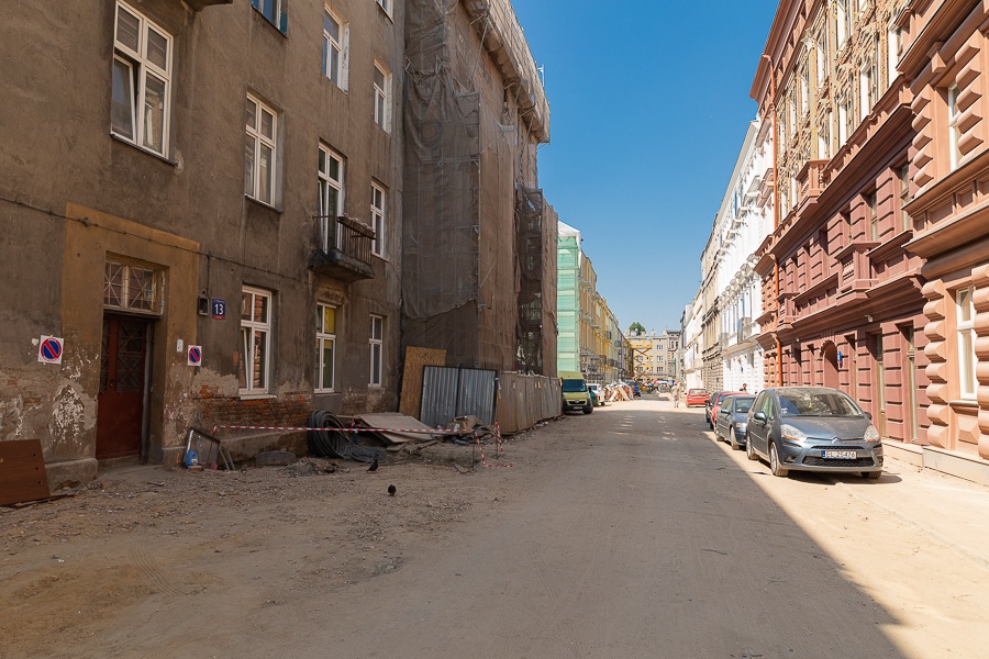 Włókiennicza Łódź. Połowa prac remontowych na zabytkowej ulicy została już wykonana (fot. Michał Pietrzak - redakcja TuŁódź) |wiadomości łódzkie | Łódź | TuŁódź