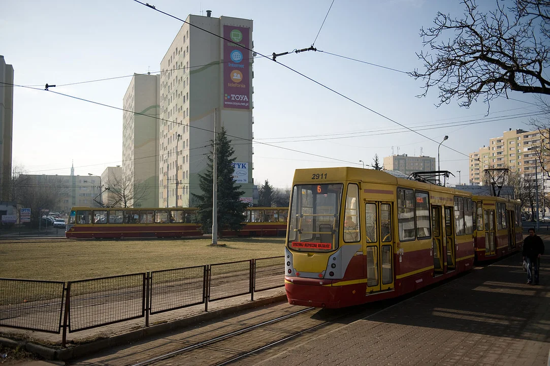 Zatrzymanie tramwajów MPK Łódź na Kurczakach. Utrudnienia dla pasażerów - Zdjęcie główne