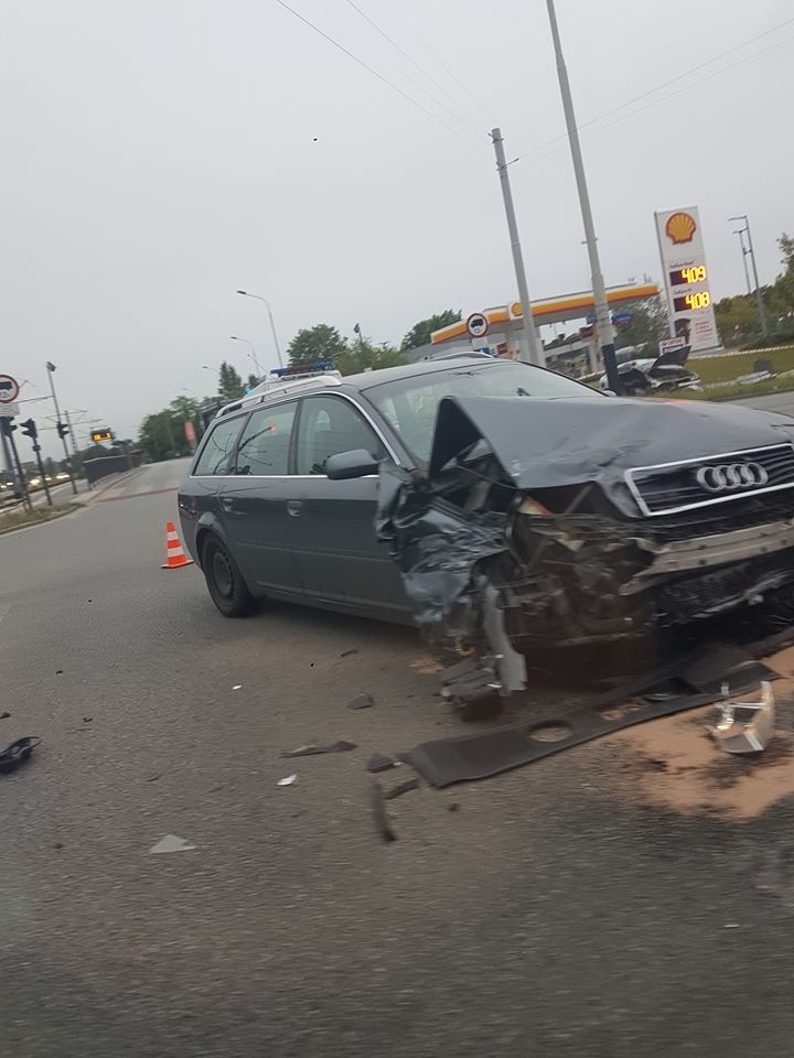 Tragiczny wypadek na skrzyżowaniu Włókniarzy-Konstantynowska w Łodzi z dnia 30 maja 2020 roku (fot. Auto Pomoc Cała Polska)