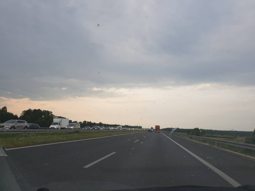 Gigantyczne korki na autostradzie A1! Łodzianie wracają do domu z wakacji [zdjęcia] (fot. Czytelnik)