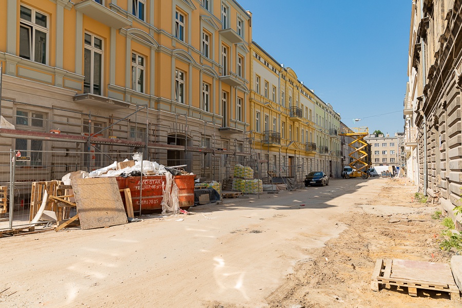 Włókiennicza Łódź. Połowa prac remontowych na zabytkowej ulicy została już wykonana (fot. Michał Pietrzak - redakcja TuŁódź) |wiadomości łódzkie | Łódź | TuŁódź