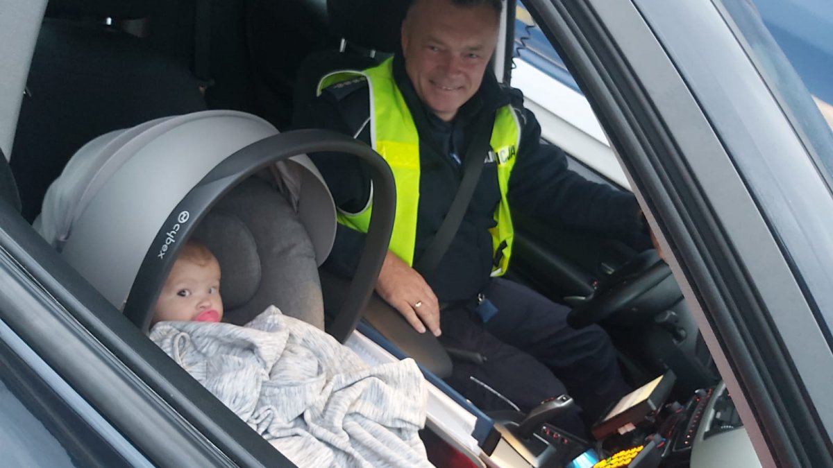 Policjanci z Łodzi spisali się na medal! Pomogli 5-miesięcznej Zuzi - Zdjęcie główne