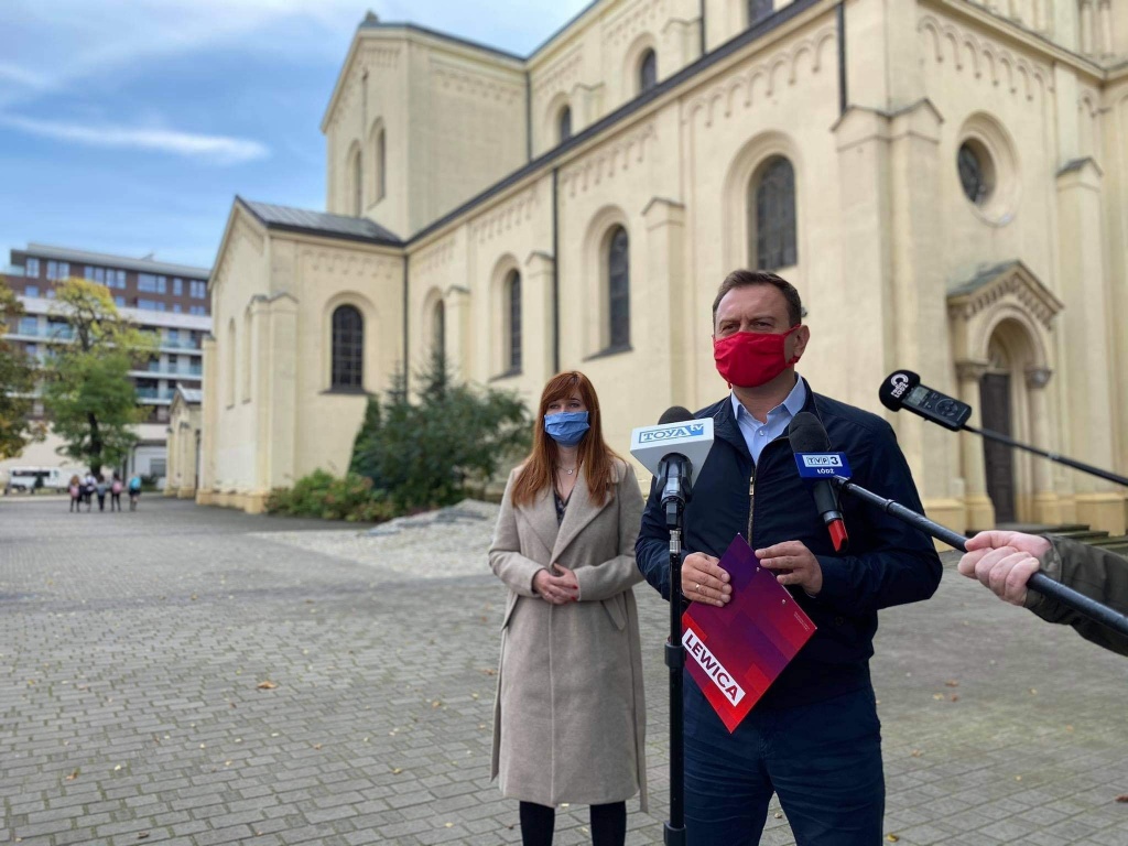 Poseł Lewicy z Łodzi martwi się o zdrowie wiernych biorących udział we mszach świętych i pisze list otwarty do biskupa Gądeckiego - Zdjęcie główne