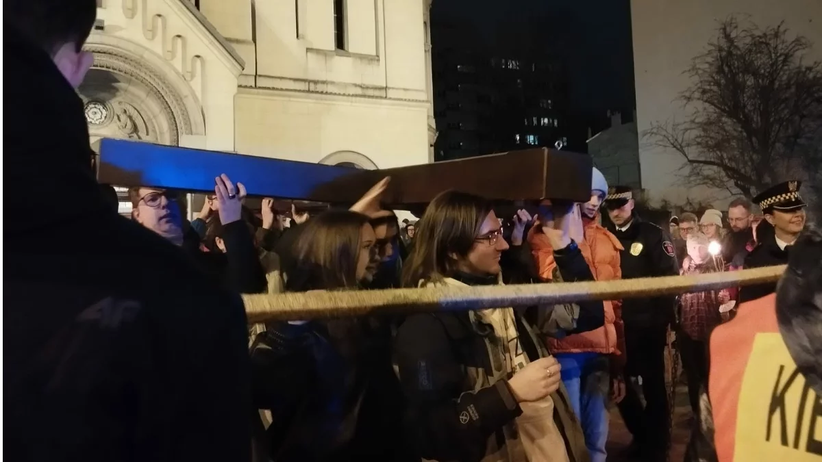 Wspólna modlitwa pod jednym Krzyżem. Ekumeniczna Droga Krzyżowa przeszła ulicami Łodzi [FOTO]