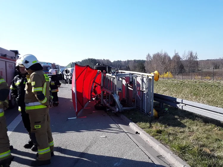 Śmiertelny wypadek na autostradzie A1. Ciężarówka potrąciła 50-letniego mężczyznę 