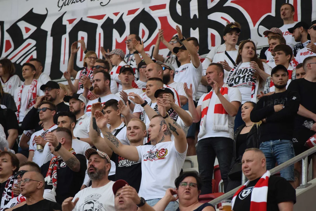 Piłkarskie starcie ŁKS Łódź z Resovią na Stadionie Króla. Na trybunach szaleństwo [ZOBACZ ZDJĘCIA] - Zdjęcie główne