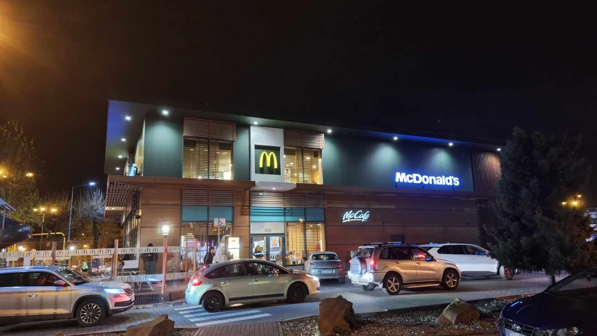 Fenomen Burgera Drwala. W restauracjach i do McDrive'a tworzą się kolejki - Zdjęcie główne