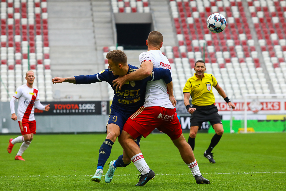 Dobra seria gier w wykonaniu łódzkich drużyn. Piłkarze ŁKS-u i Widzewa wyróżnieni  - Zdjęcie główne